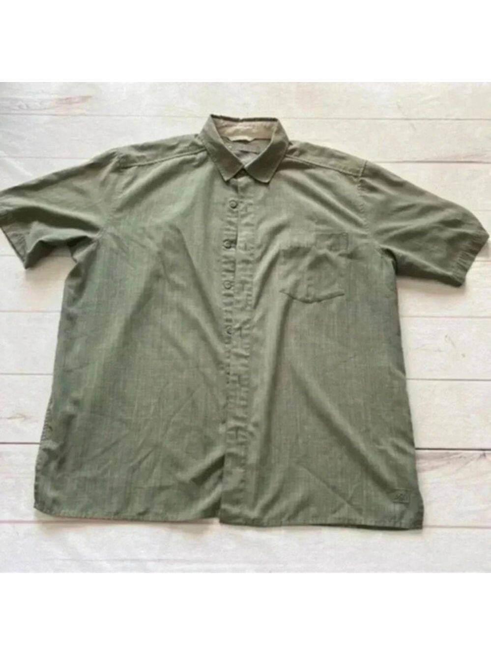 REI Mens button down army green short sleeve front pocket shirt Size Lar…